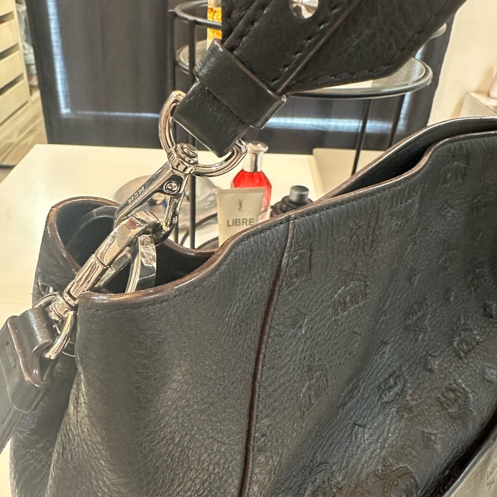 MCM Leather Shoulder Bag & key chain bunny - Picture 8 of 16